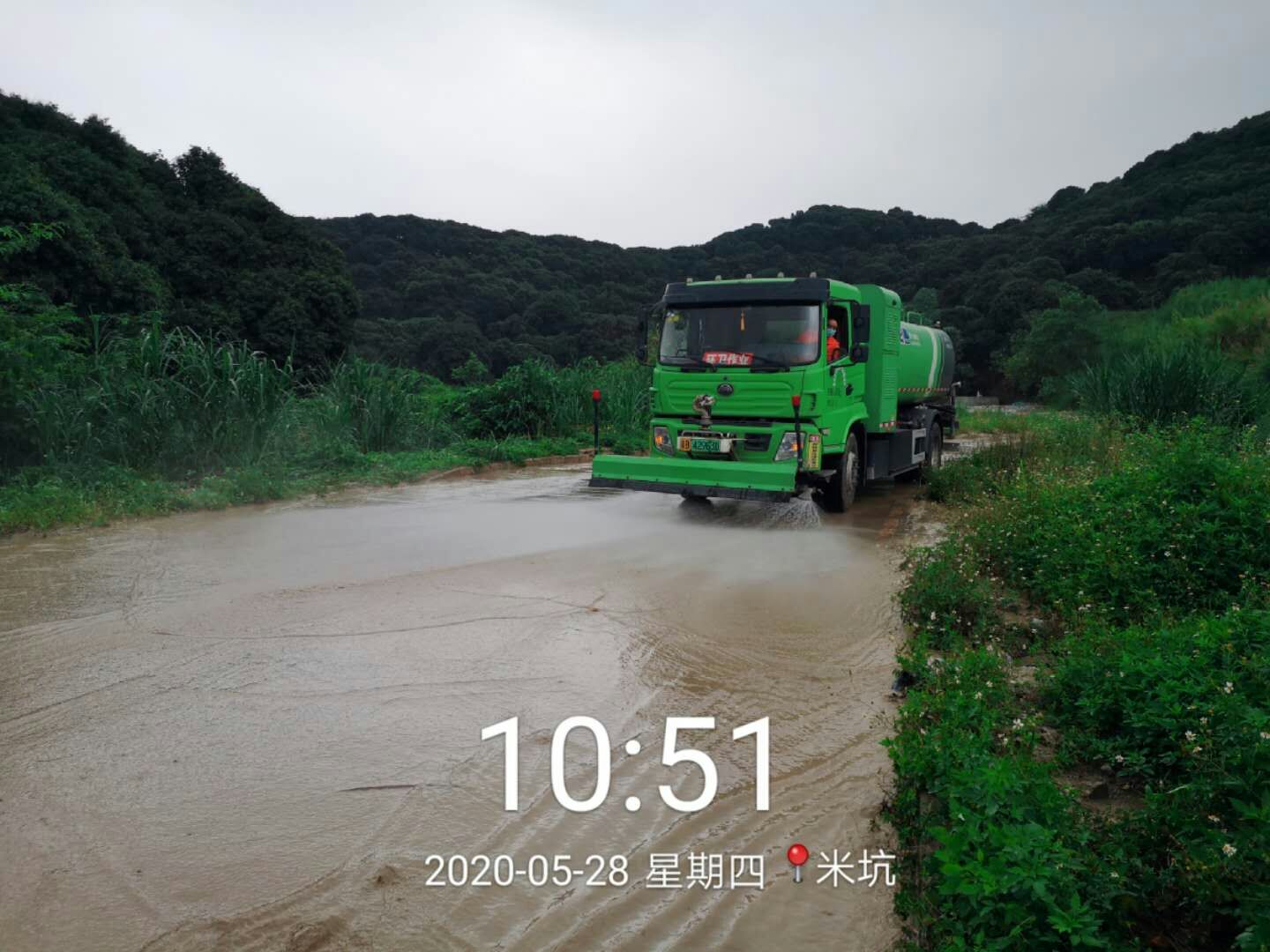 雨天灑水車(chē)為什么也要灑水？